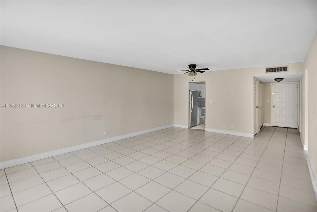 Active With Contract: $94,900 (1 beds, 1 baths, 870 Square Feet)