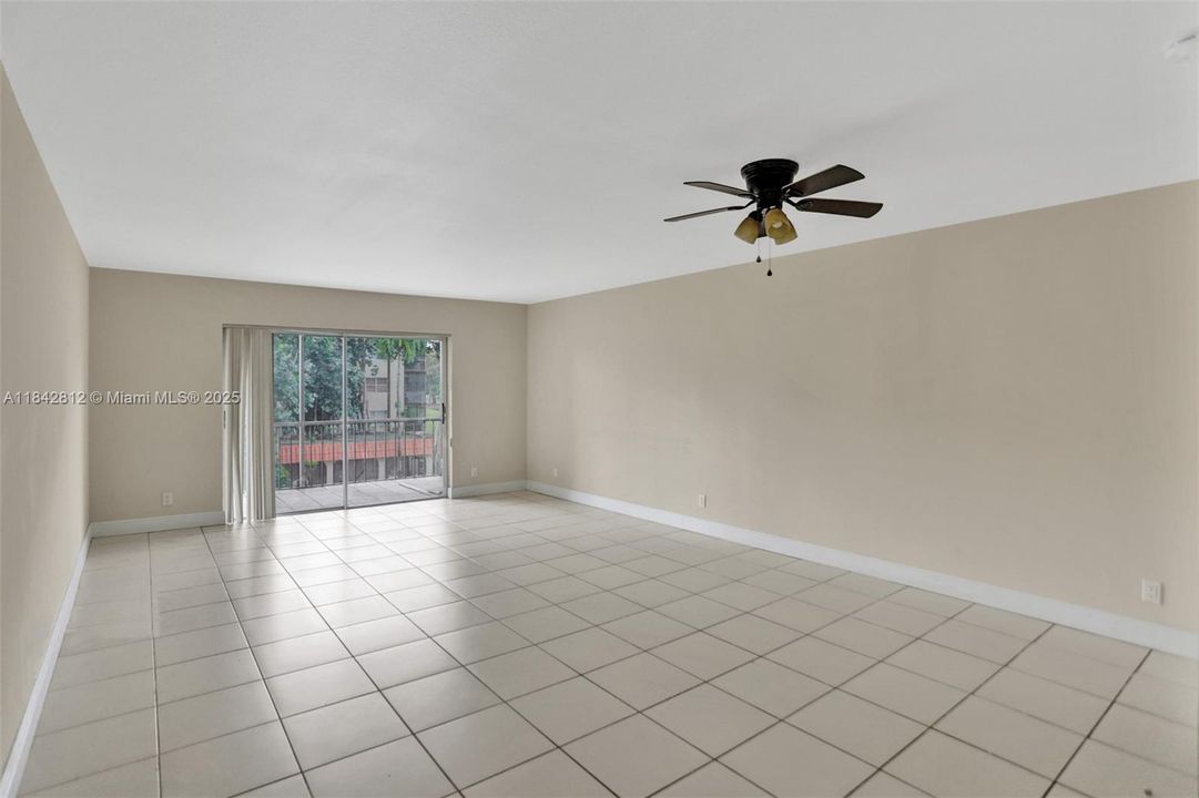 Active With Contract: $94,900 (1 beds, 1 baths, 870 Square Feet)