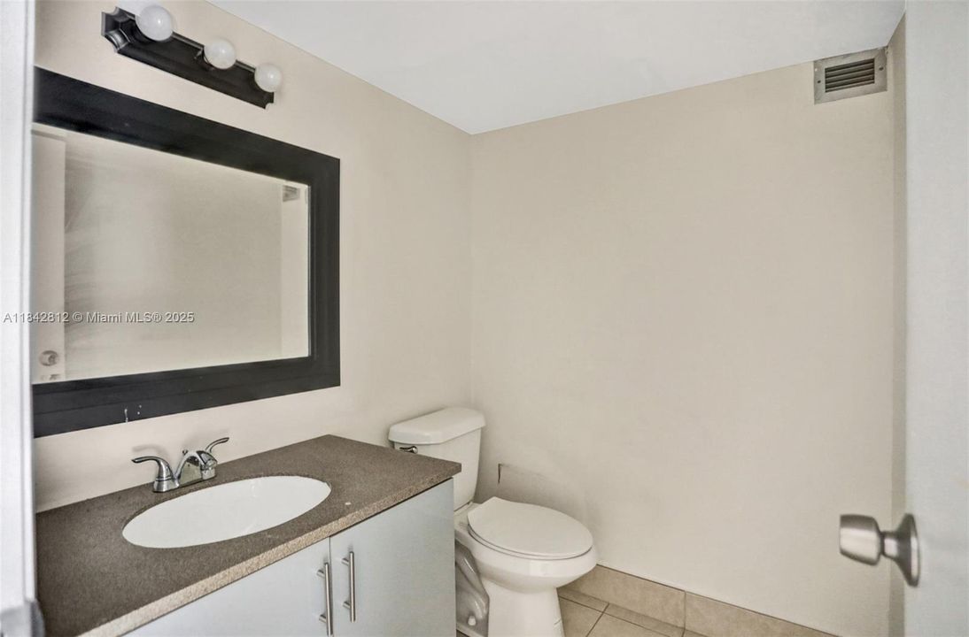 Active With Contract: $94,900 (1 beds, 1 baths, 870 Square Feet)