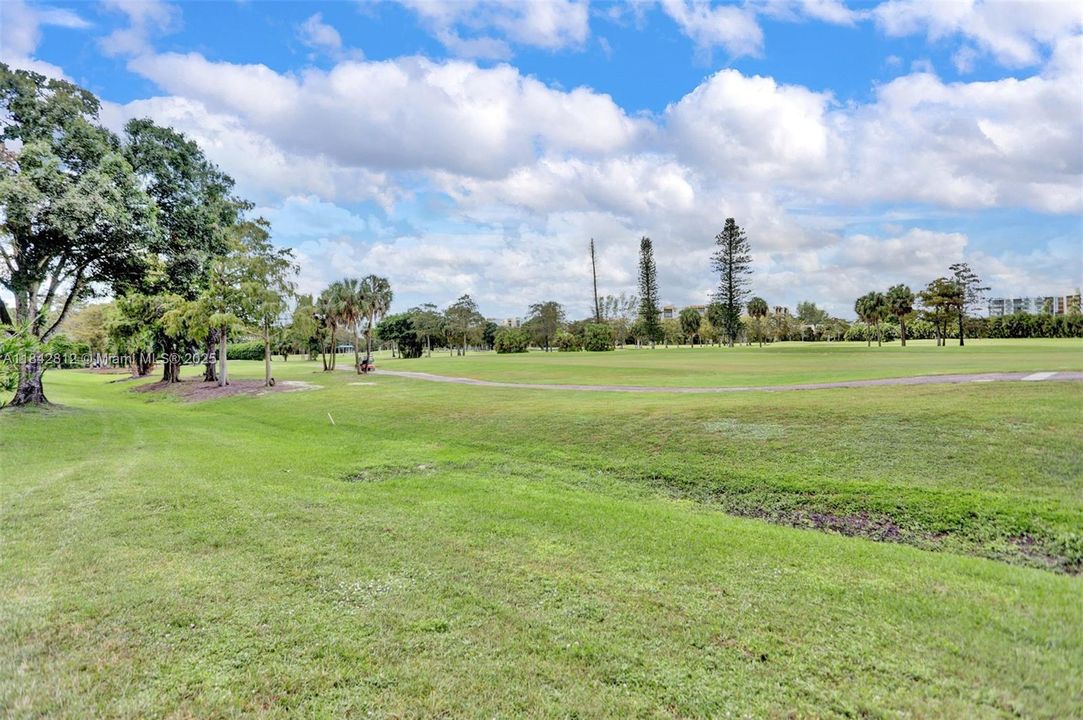 Active With Contract: $94,900 (1 beds, 1 baths, 870 Square Feet)