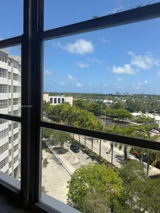 待售: $165,000 (1 贝兹, 1 浴室, 790 平方英尺)