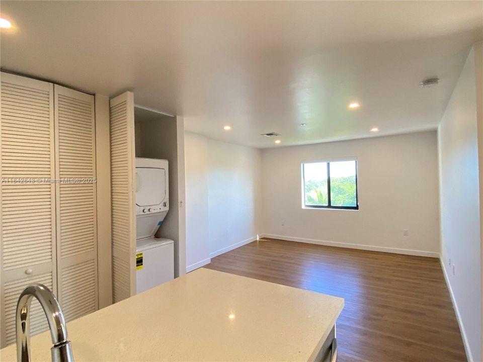 最近租的: $2,050 (2 贝兹, 1 浴室, 18351 平方英尺)