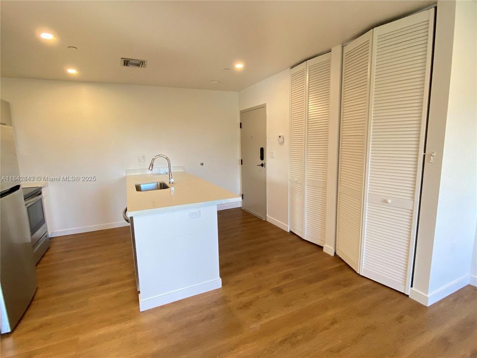 最近租的: $2,050 (2 贝兹, 1 浴室, 18351 平方英尺)