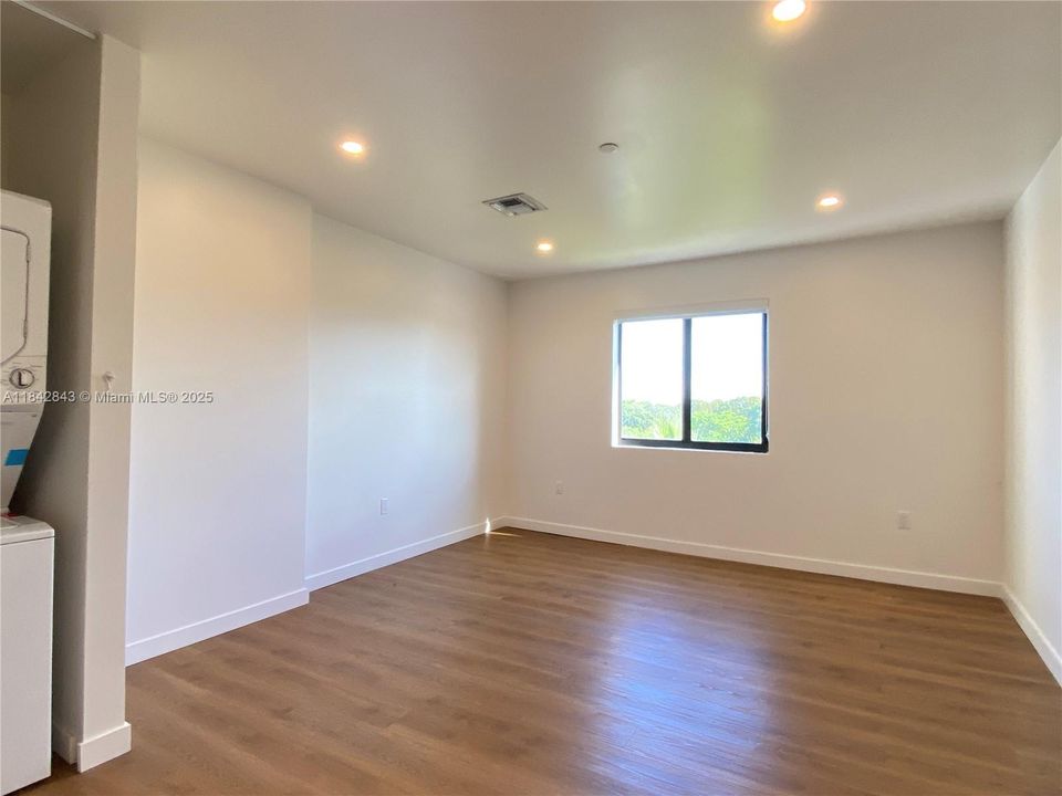 最近租的: $2,050 (2 贝兹, 1 浴室, 18351 平方英尺)