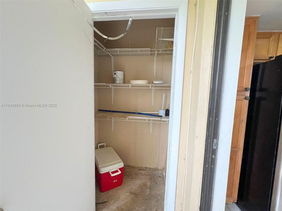 Activo con contrato: $240,000 (3 camas, 2 baños, 1040 Pies cuadrados)