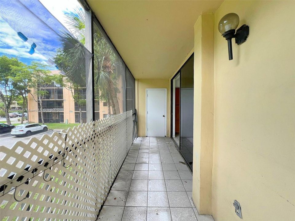 Activo con contrato: $240,000 (3 camas, 2 baños, 1040 Pies cuadrados)