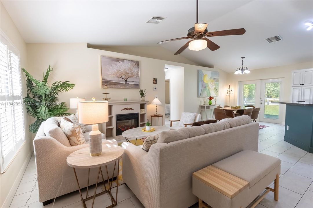 For Sale: $312,000 (3 beds, 2 baths, 1784 Square Feet)