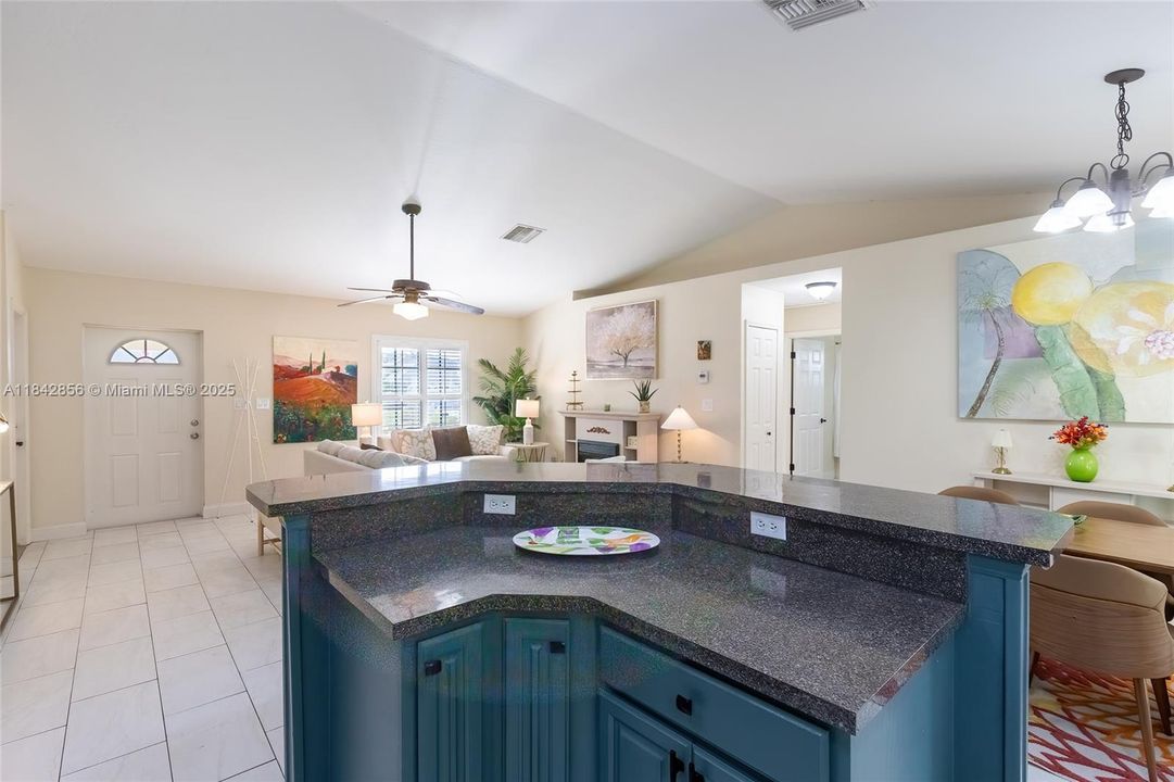 For Sale: $312,000 (3 beds, 2 baths, 1784 Square Feet)