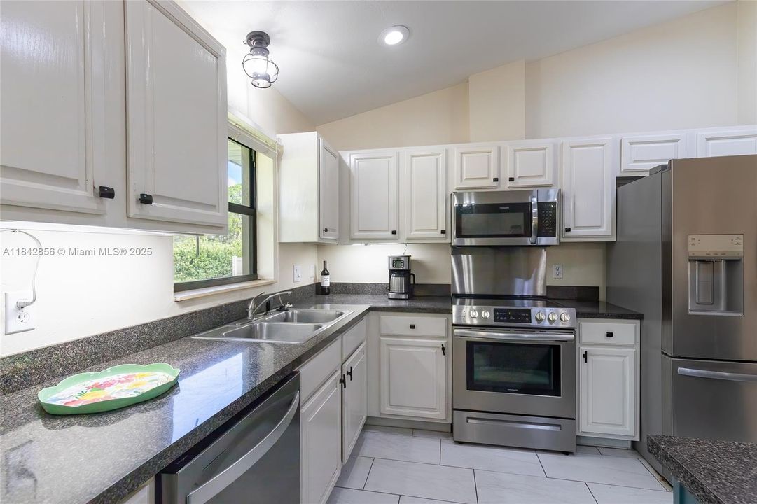 For Sale: $312,000 (3 beds, 2 baths, 1784 Square Feet)
