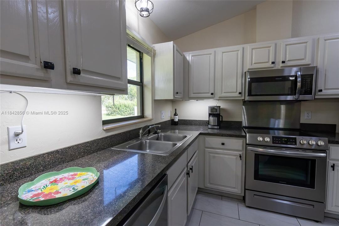 For Sale: $312,000 (3 beds, 2 baths, 1784 Square Feet)