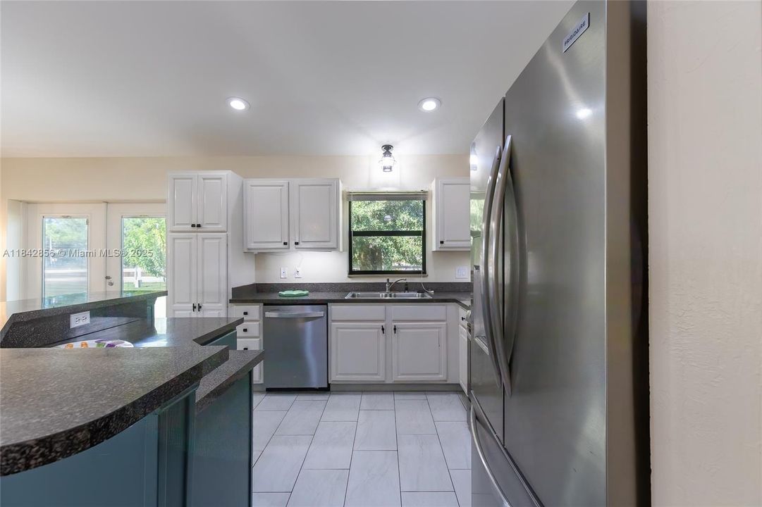 For Sale: $312,000 (3 beds, 2 baths, 1784 Square Feet)