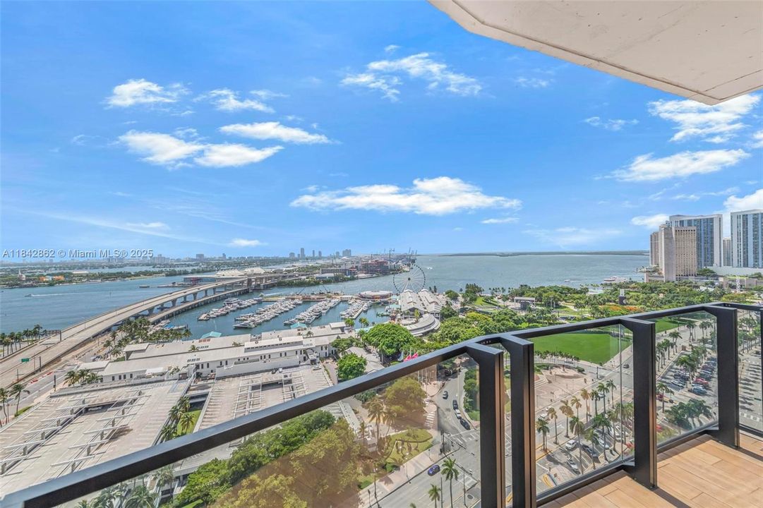 На продажу: $1,449,000 (2 спален, 2 ванн, 825 Квадратных фут)