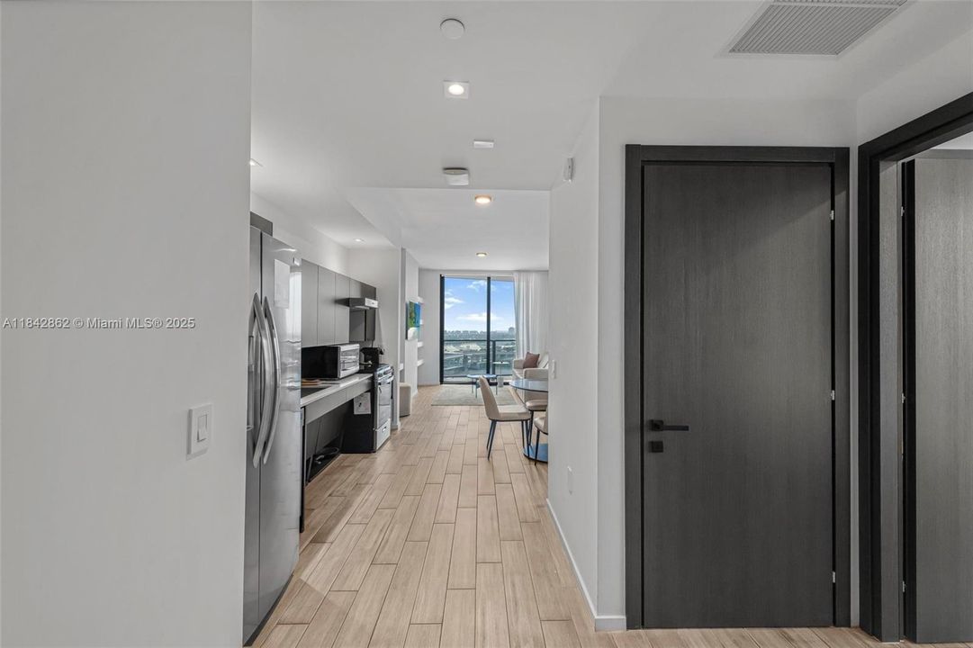 На продажу: $1,449,000 (2 спален, 2 ванн, 825 Квадратных фут)