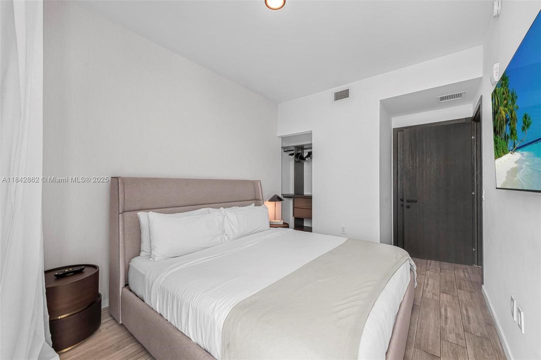 На продажу: $1,449,000 (2 спален, 2 ванн, 825 Квадратных фут)