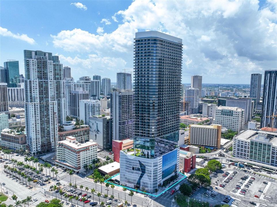 На продажу: $1,449,000 (2 спален, 2 ванн, 825 Квадратных фут)