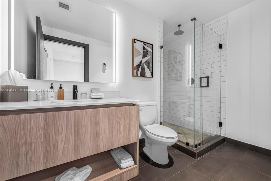 На продажу: $1,449,000 (2 спален, 2 ванн, 825 Квадратных фут)