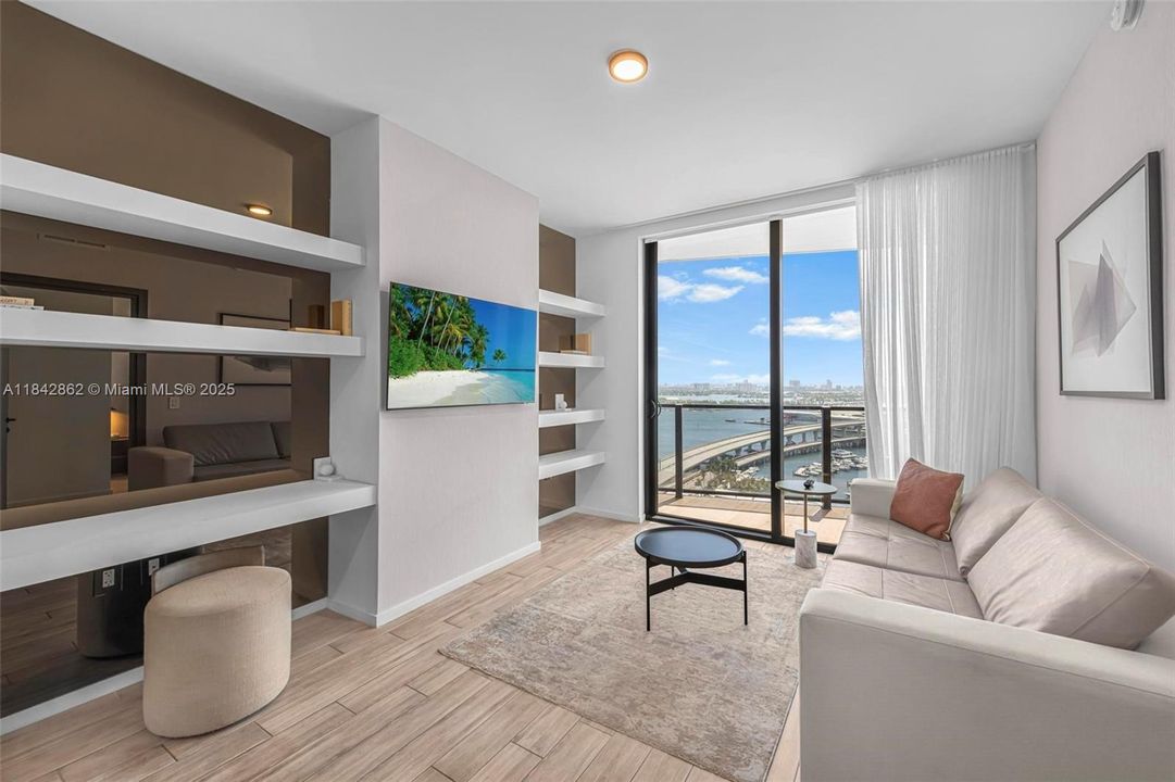 На продажу: $1,449,000 (2 спален, 2 ванн, 825 Квадратных фут)