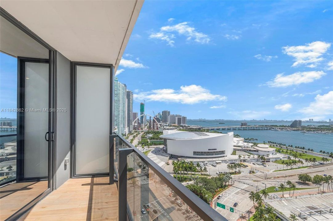 На продажу: $1,449,000 (2 спален, 2 ванн, 825 Квадратных фут)