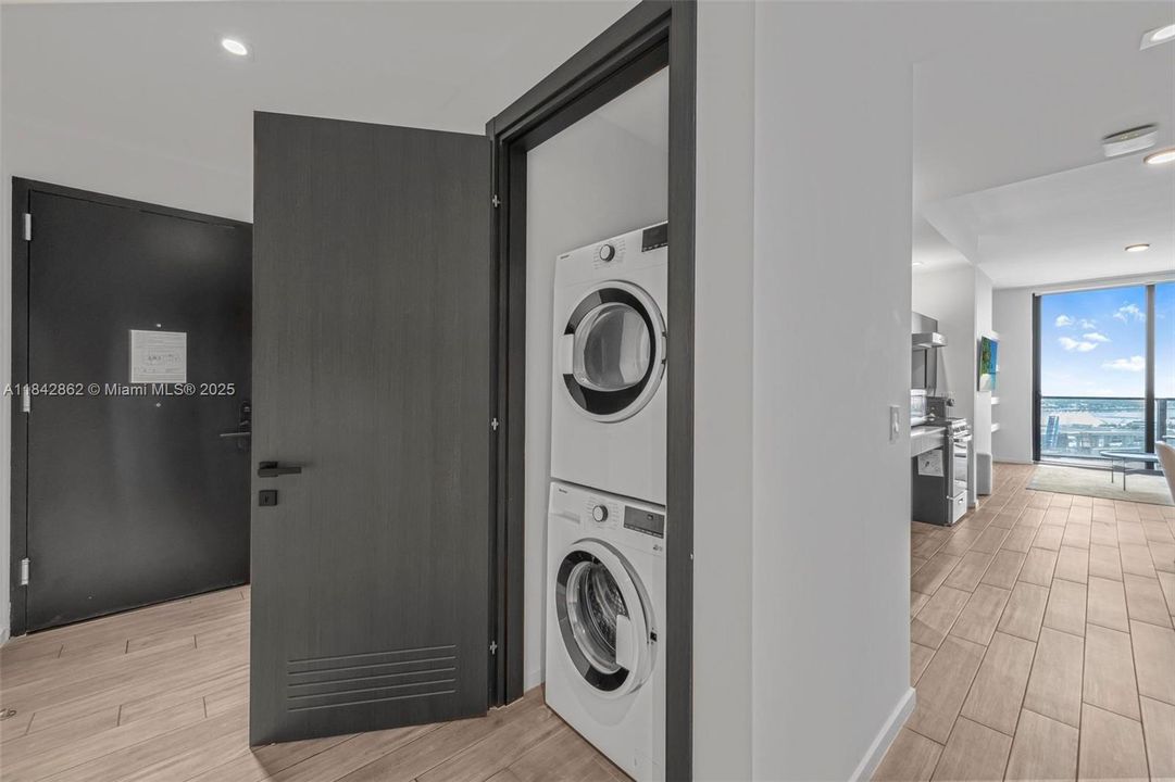 На продажу: $1,449,000 (2 спален, 2 ванн, 825 Квадратных фут)