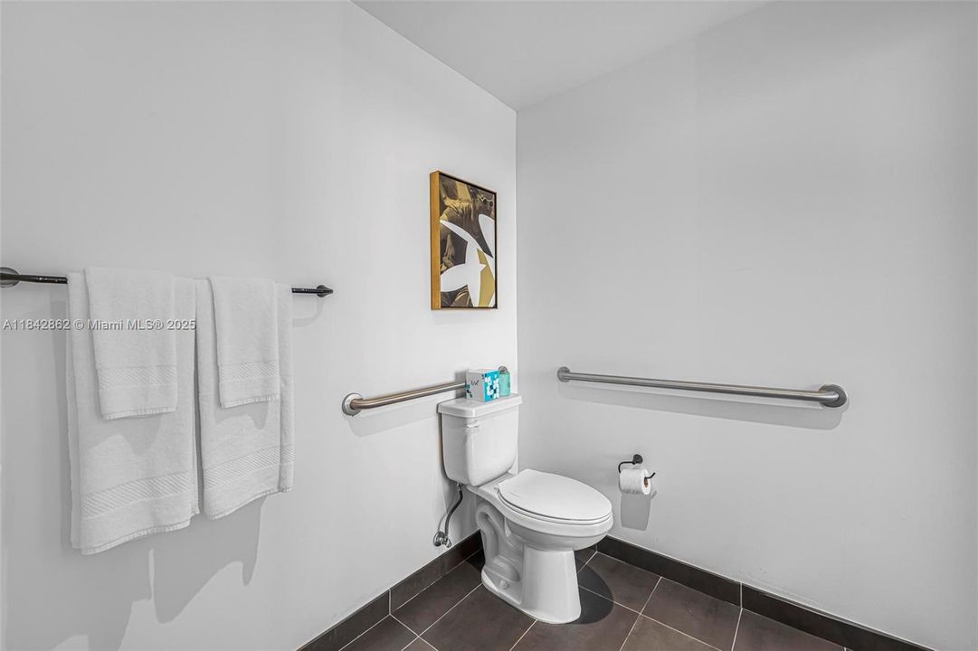 На продажу: $1,449,000 (2 спален, 2 ванн, 825 Квадратных фут)