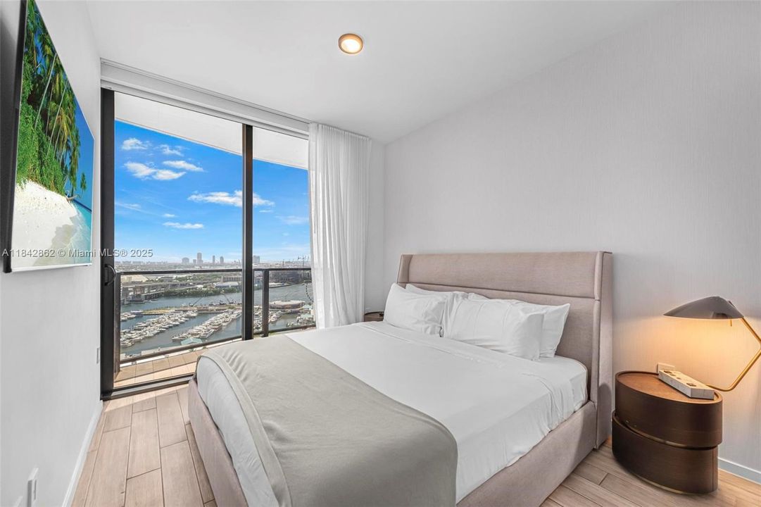 На продажу: $1,449,000 (2 спален, 2 ванн, 825 Квадратных фут)