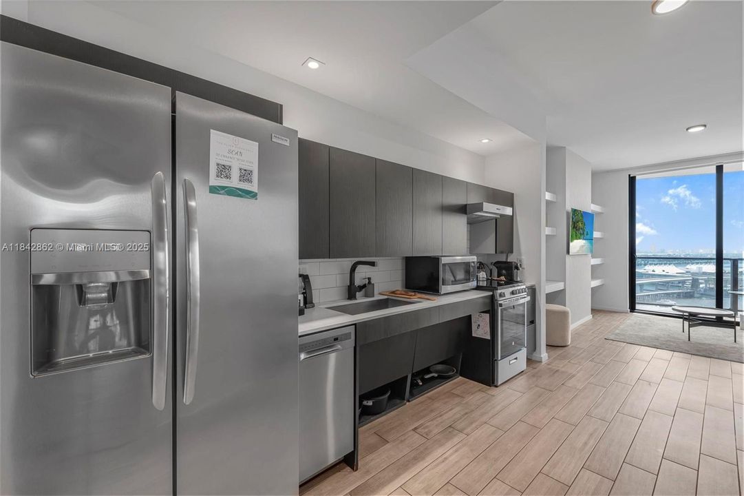 На продажу: $1,449,000 (2 спален, 2 ванн, 825 Квадратных фут)