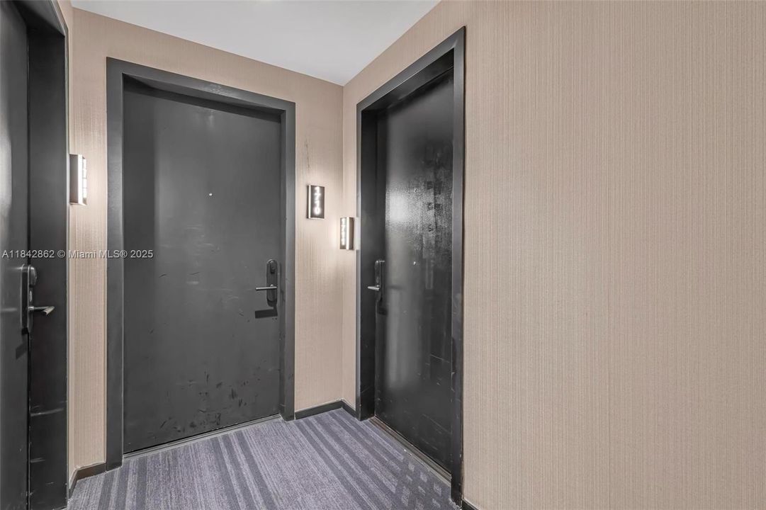 На продажу: $1,449,000 (2 спален, 2 ванн, 825 Квадратных фут)