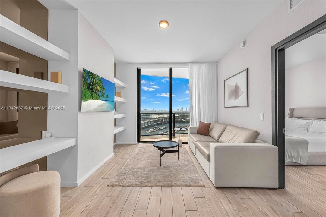 На продажу: $1,449,000 (2 спален, 2 ванн, 825 Квадратных фут)