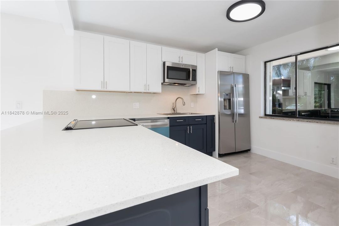 For Sale: $359,999 (2 beds, 2 baths, 1220 Square Feet)