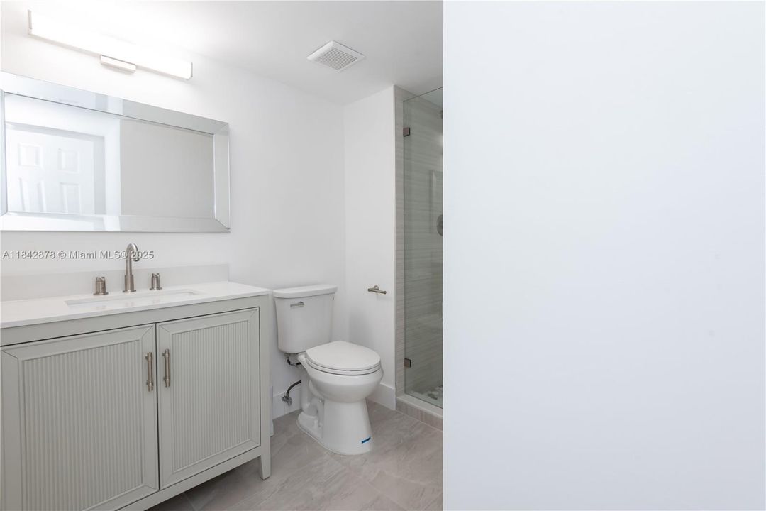 For Sale: $359,999 (2 beds, 2 baths, 1220 Square Feet)