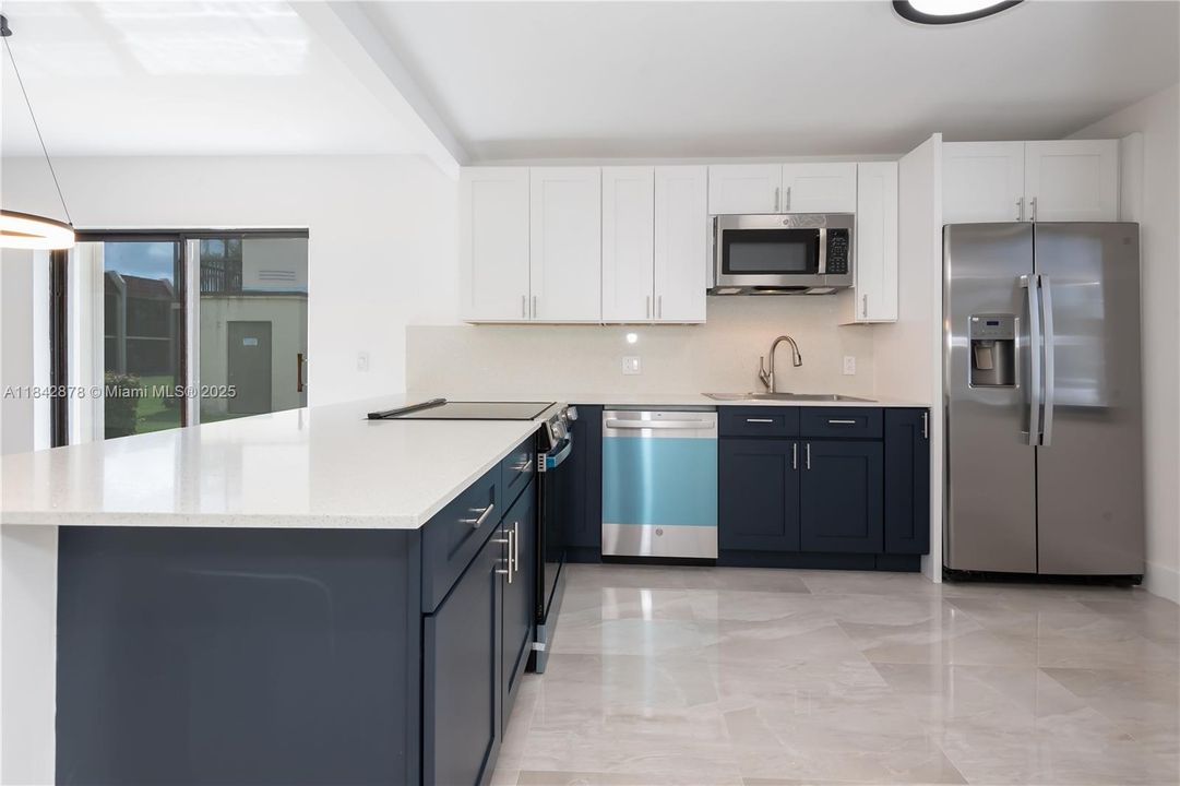 For Sale: $359,999 (2 beds, 2 baths, 1220 Square Feet)