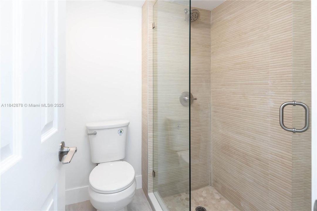 For Sale: $359,999 (2 beds, 2 baths, 1220 Square Feet)