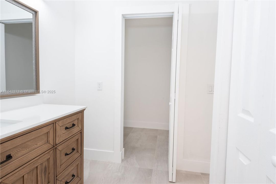 For Sale: $359,999 (2 beds, 2 baths, 1220 Square Feet)