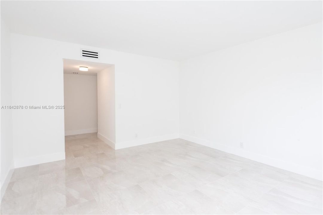 For Sale: $359,999 (2 beds, 2 baths, 1220 Square Feet)