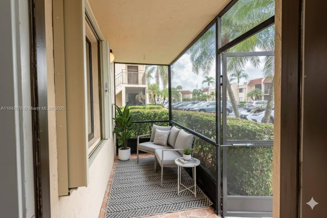 For Sale: $359,999 (2 beds, 2 baths, 1220 Square Feet)