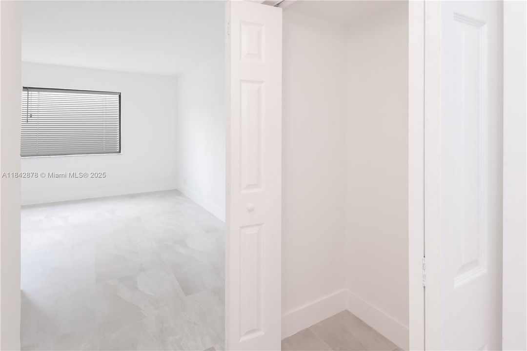 For Sale: $359,999 (2 beds, 2 baths, 1220 Square Feet)