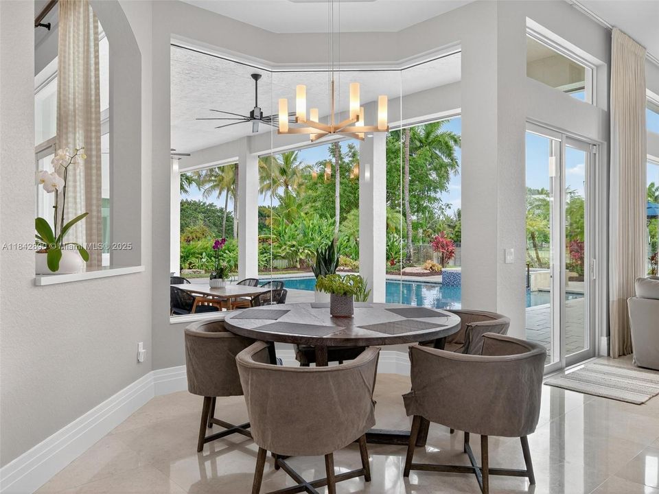 Recently Sold: $2,199,000 (6 beds, 4 baths, 4635 Square Feet)