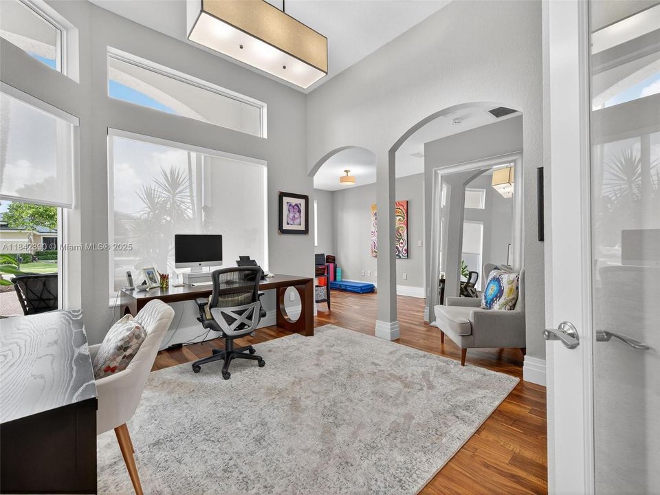 Recently Sold: $2,199,000 (6 beds, 4 baths, 4635 Square Feet)