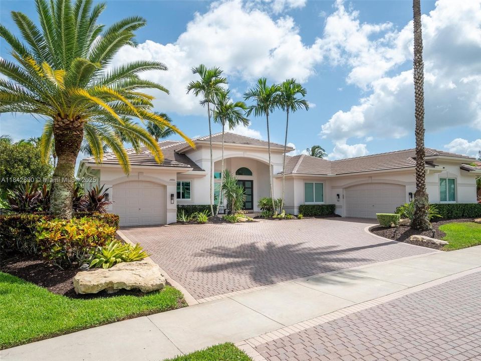 Recently Sold: $2,199,000 (6 beds, 4 baths, 4635 Square Feet)