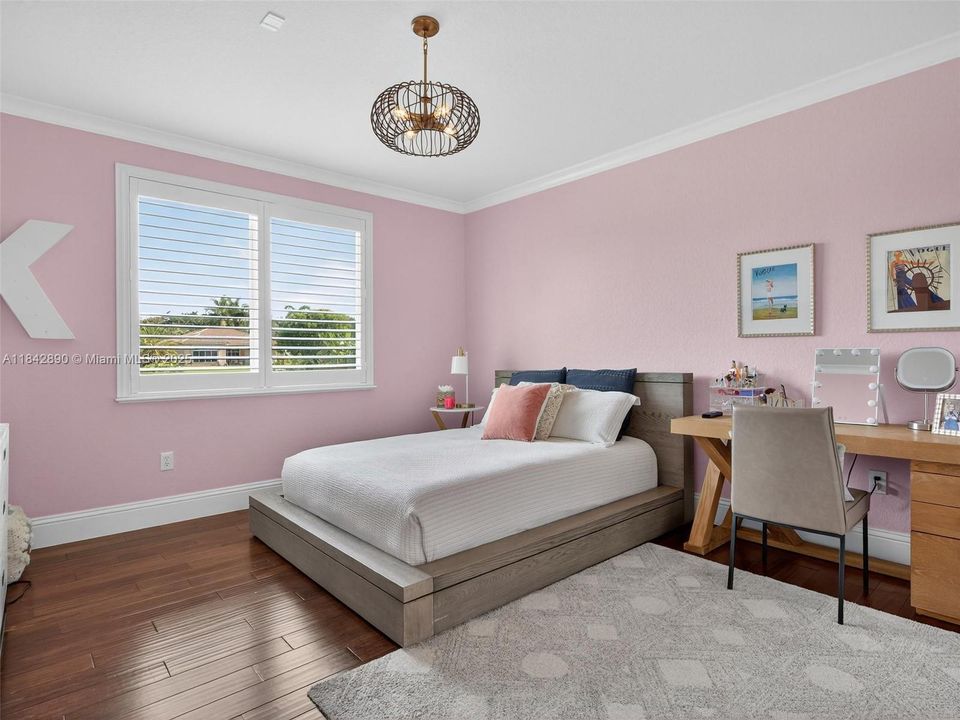 Recently Sold: $2,199,000 (6 beds, 4 baths, 4635 Square Feet)