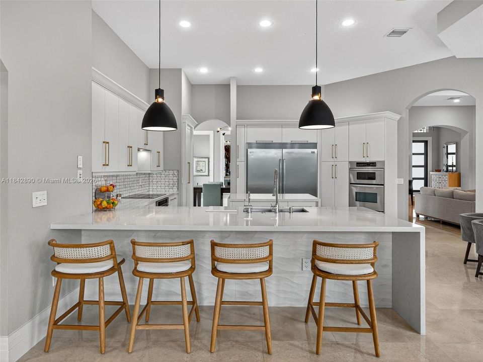 Recently Sold: $2,199,000 (6 beds, 4 baths, 4635 Square Feet)