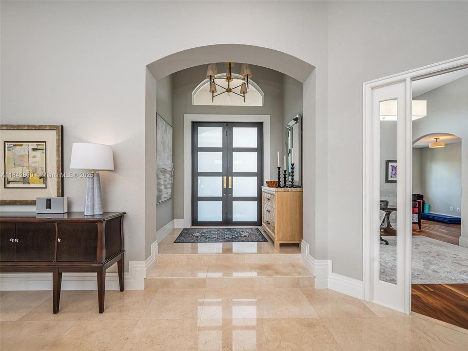 Recently Sold: $2,199,000 (6 beds, 4 baths, 4635 Square Feet)