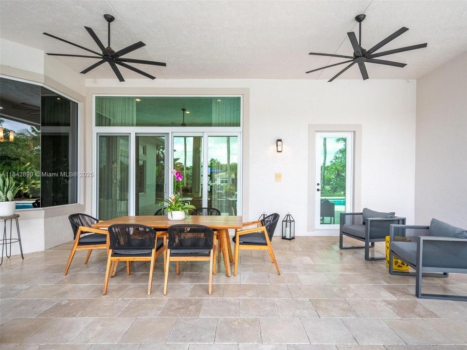 Recently Sold: $2,199,000 (6 beds, 4 baths, 4635 Square Feet)