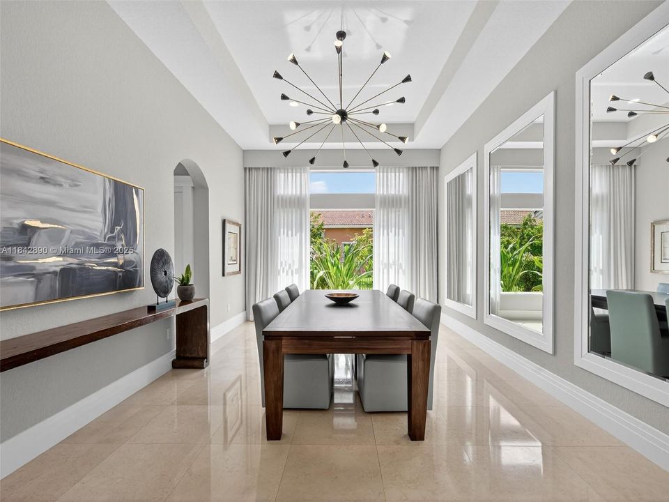 Recently Sold: $2,199,000 (6 beds, 4 baths, 4635 Square Feet)