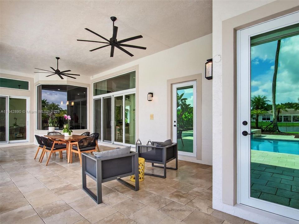 Recently Sold: $2,199,000 (6 beds, 4 baths, 4635 Square Feet)