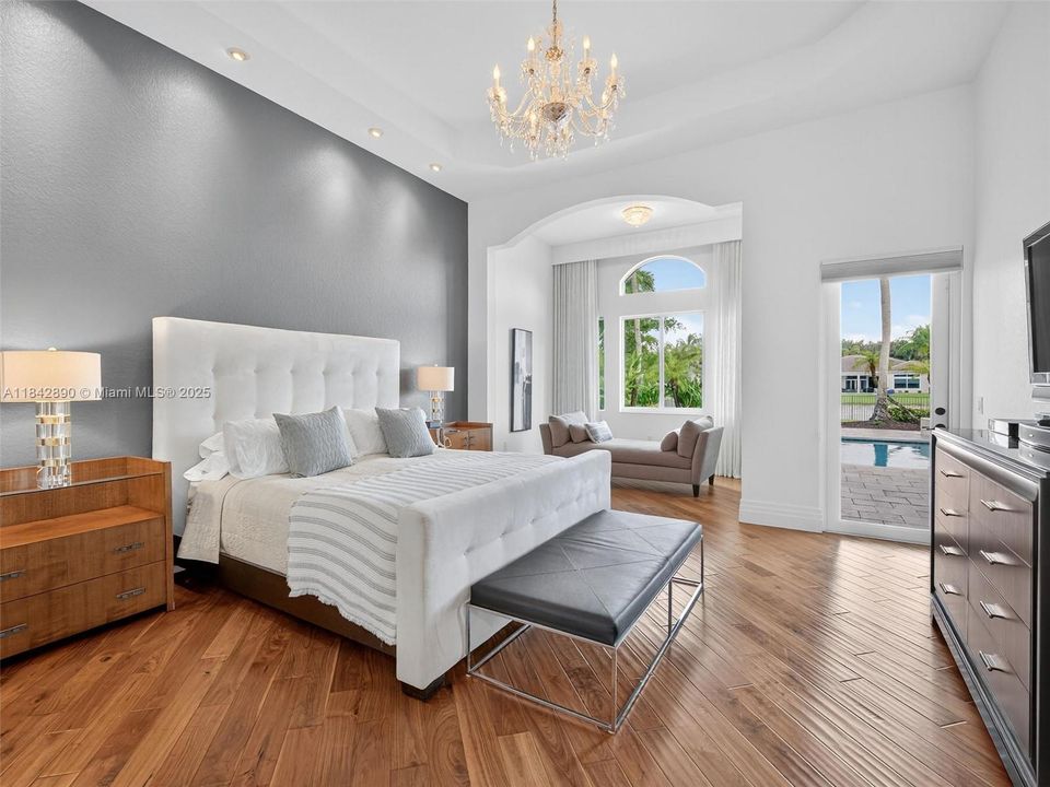 Recently Sold: $2,199,000 (6 beds, 4 baths, 4635 Square Feet)