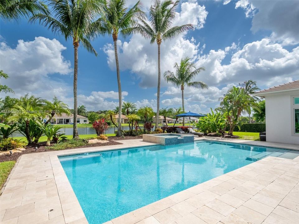 Recently Sold: $2,199,000 (6 beds, 4 baths, 4635 Square Feet)