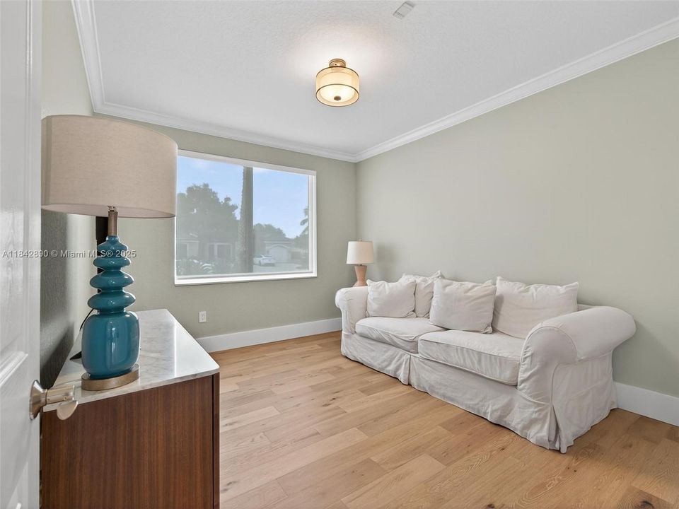 Recently Sold: $2,199,000 (6 beds, 4 baths, 4635 Square Feet)