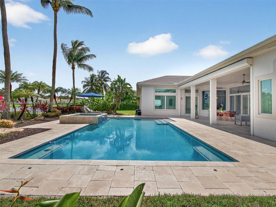 Recently Sold: $2,199,000 (6 beds, 4 baths, 4635 Square Feet)