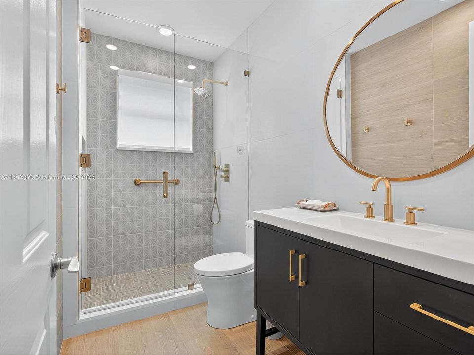 Recently Sold: $2,199,000 (6 beds, 4 baths, 4635 Square Feet)